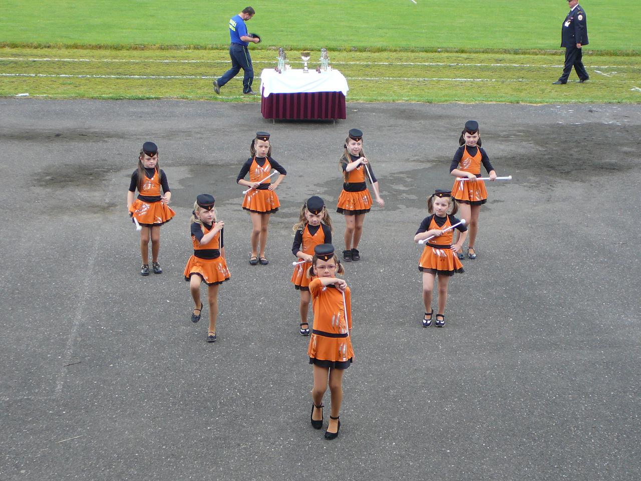 mažoretky 26.6.2010 Březnice hasiči 006zm.JPG