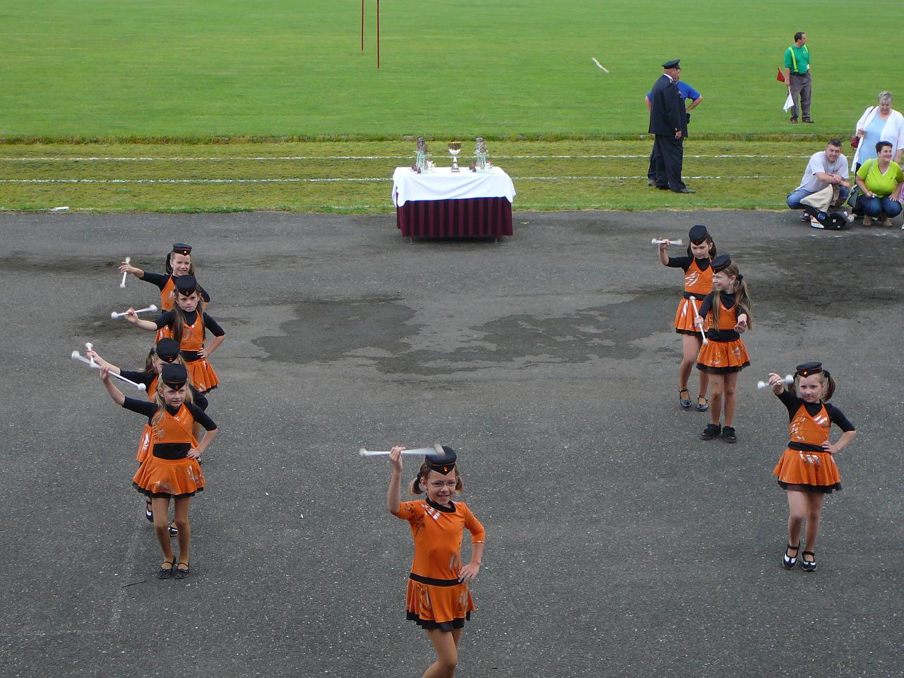 mažoretky 26.6.2010 Březnice hasiči 010zm.JPG